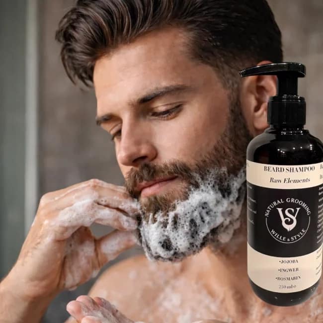 Anwendungsbild einseifen vom Bart mit dem Bartshampoo