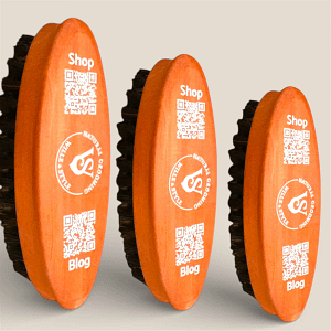 Bartbürste aus Wildschwein-Naturborsten von Wille&Style - kompakte Form, natürliche Pflege für Bart und Haut.